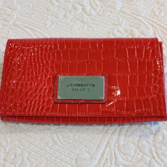 Liz claiborne deals clutch wallet